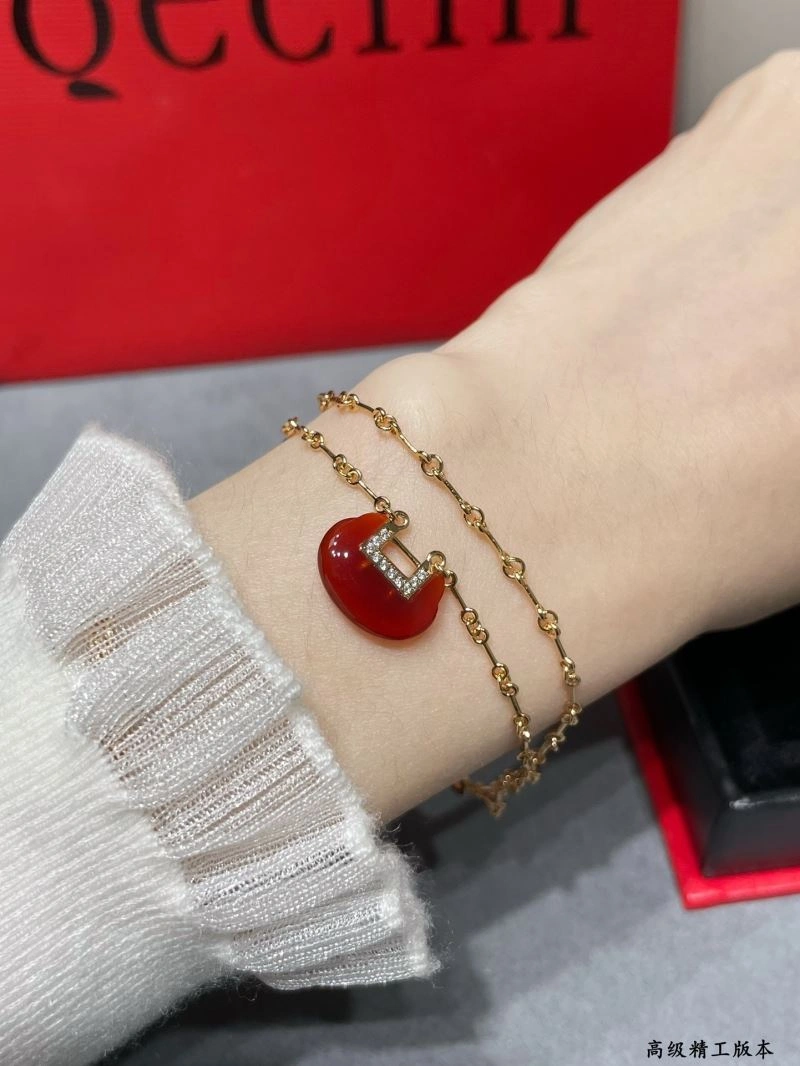 Effortless Qeelin Bracelets 211727