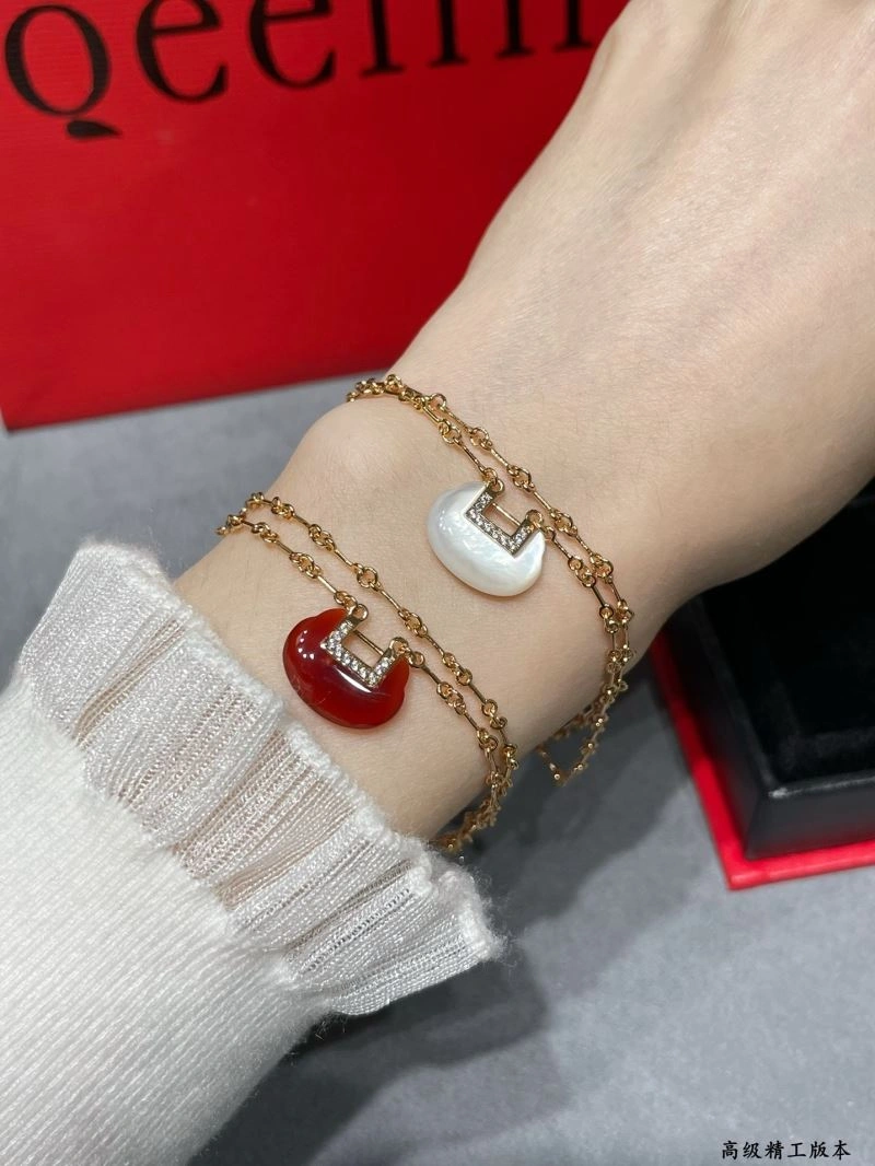 Effortless Qeelin Bracelets 211727