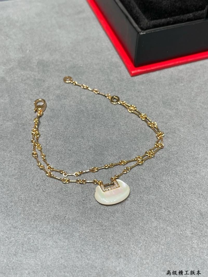Effortless Qeelin Bracelets 211727