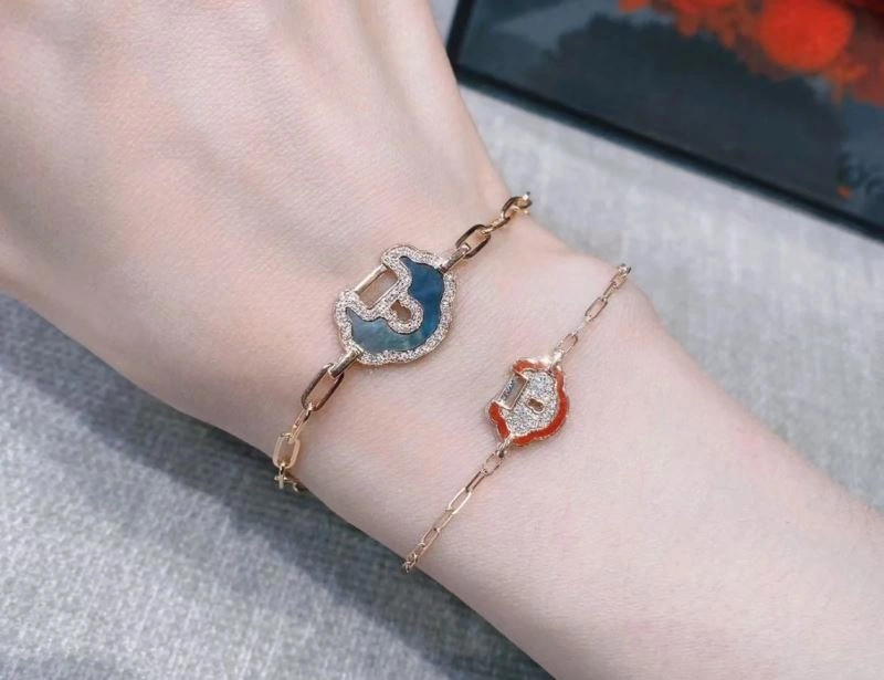 Versatile Qeelin Bracelets 211728