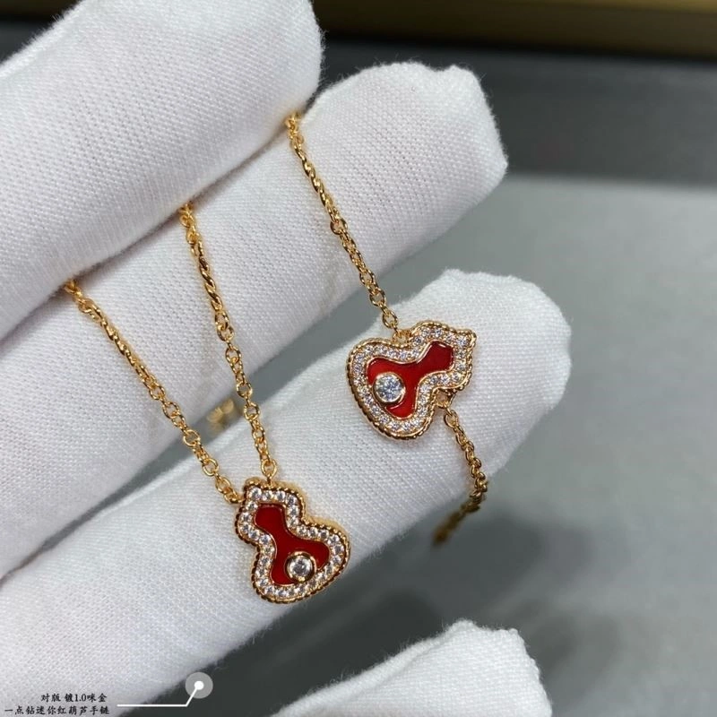Practical Qeelin Bracelets 210430
