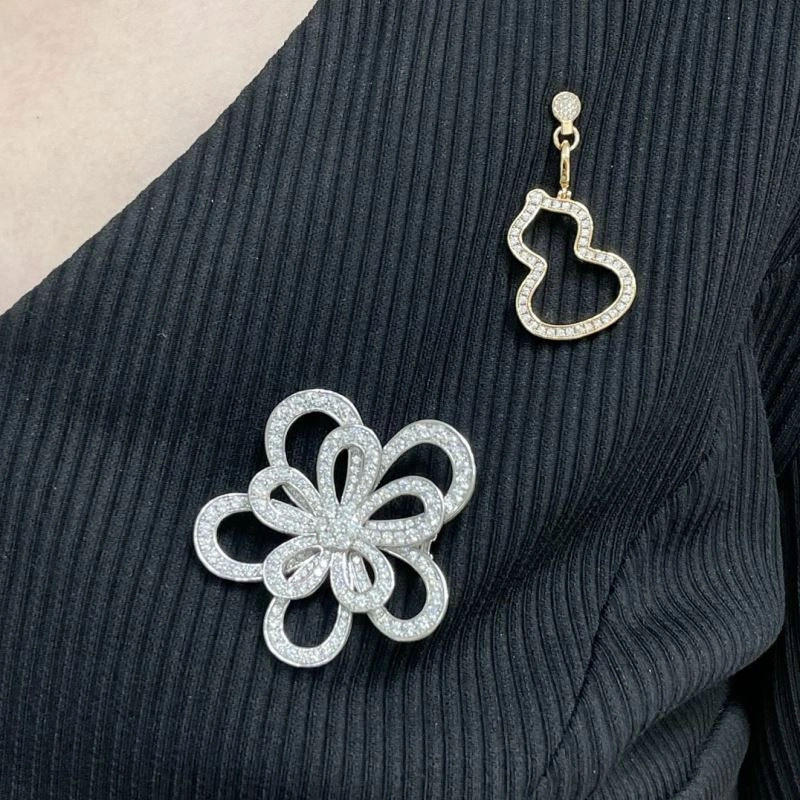 Trendsetting Qeelin Brooches 212527