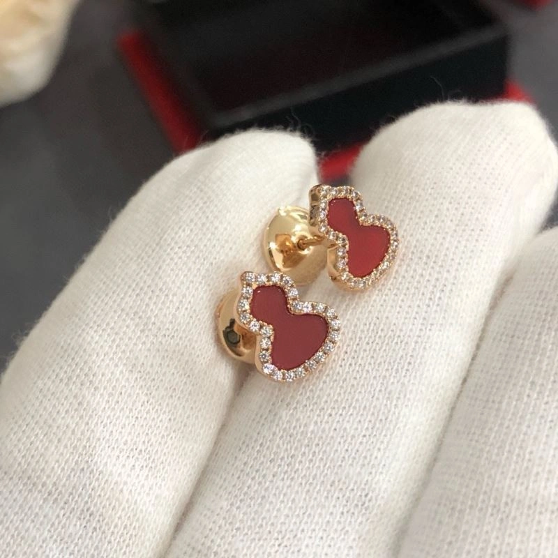 Versatile Qeelin Earrings 214476