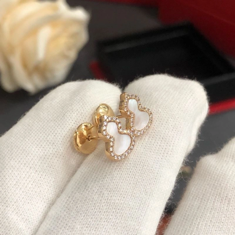 Versatile Qeelin Earrings 214476