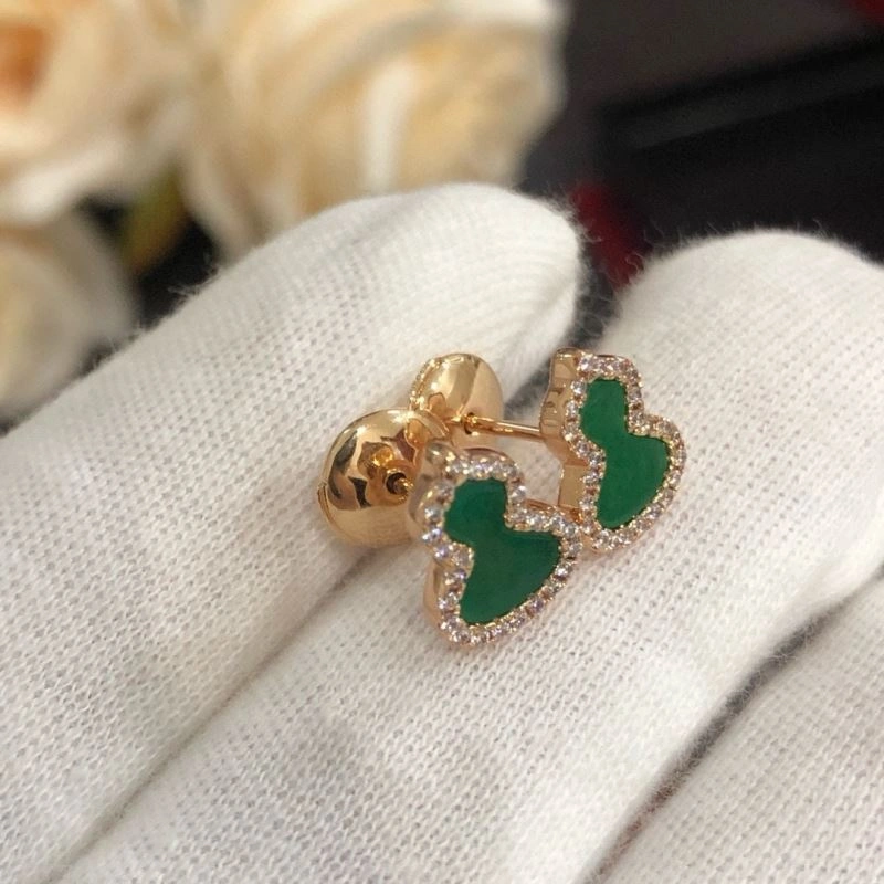 Versatile Qeelin Earrings 214476