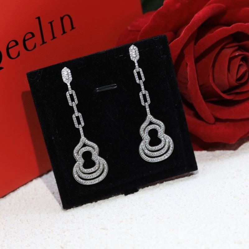 Trendsetting Qeelin Earrings 212521