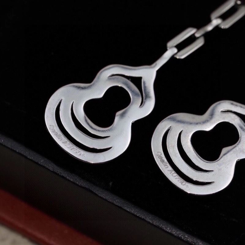 Trendsetting Qeelin Earrings 212521