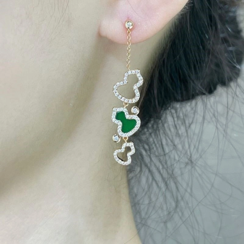 Sophisticated Qeelin Earrings 210402