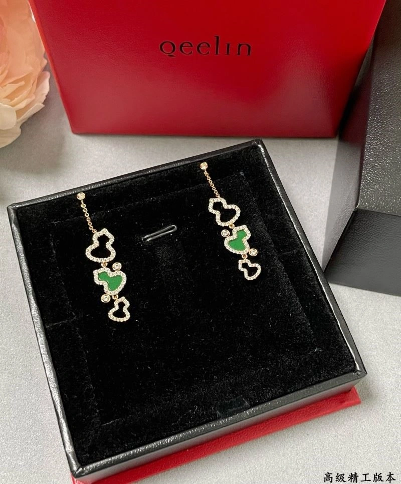 Sophisticated Qeelin Earrings 210402