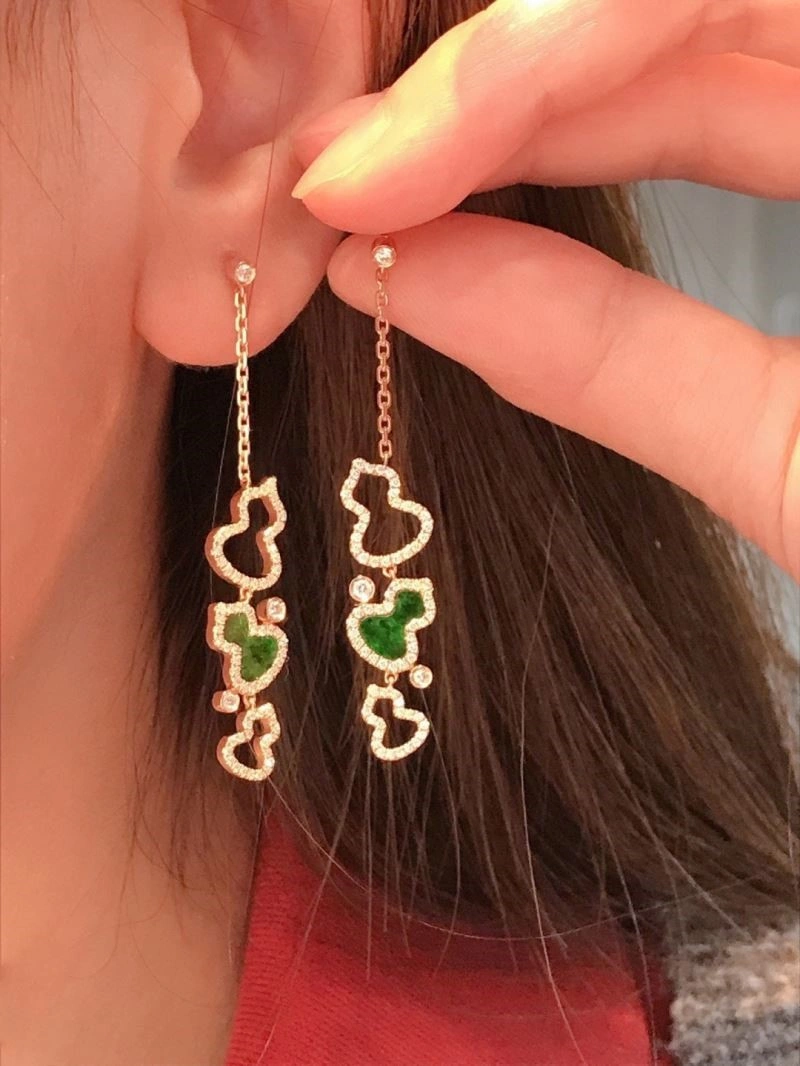 Compact Qeelin Earrings 209667