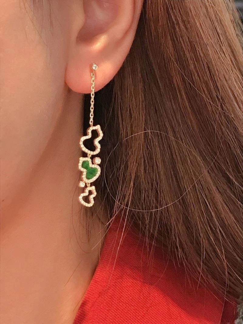 Compact Qeelin Earrings 209667