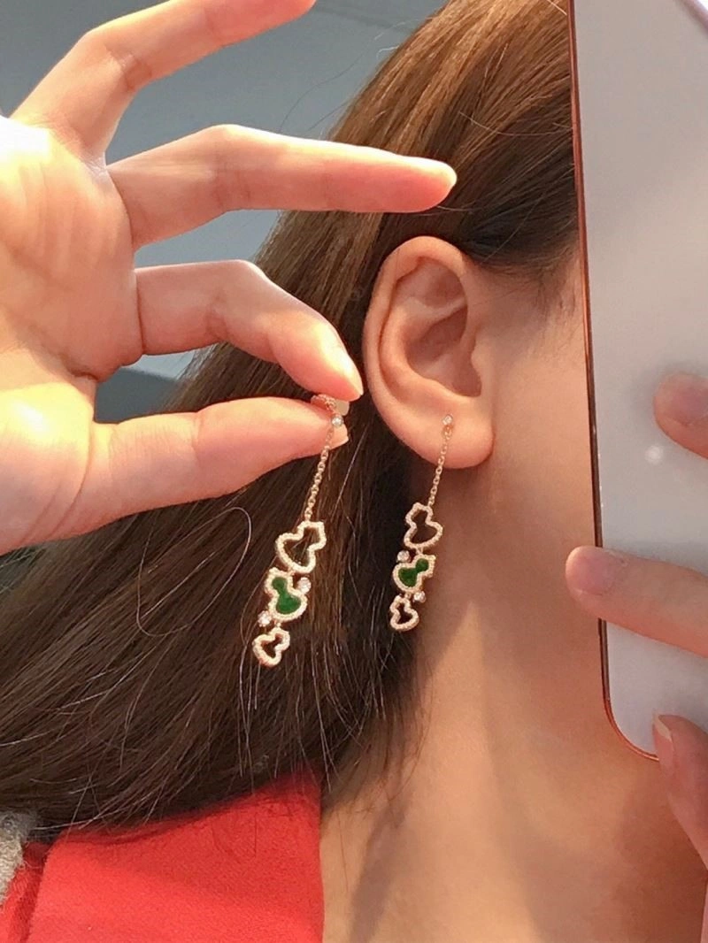 Compact Qeelin Earrings 209667