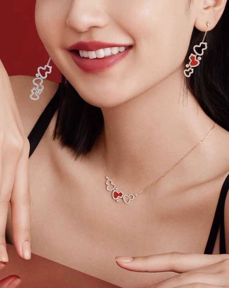 Compact Qeelin Earrings 209667