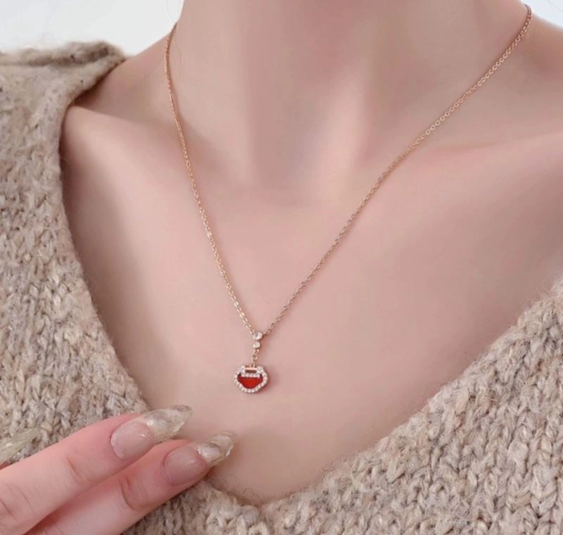 Comfortable Qeelin Necklaces 213845