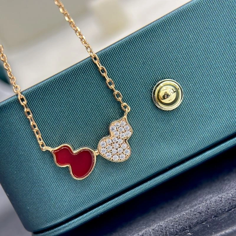 Comfortable Qeelin Necklaces 213890