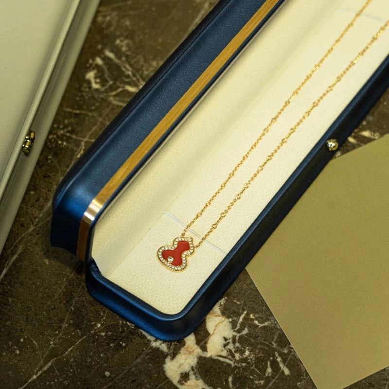 Affordable Qeelin Necklaces 213390