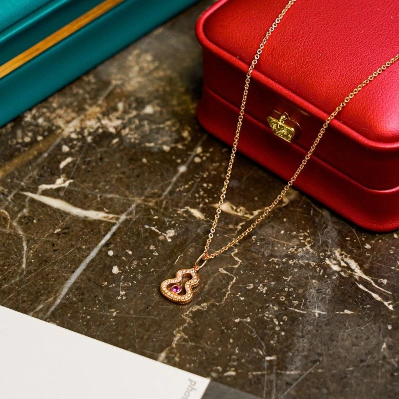 Effortless Qeelin Necklaces 213382