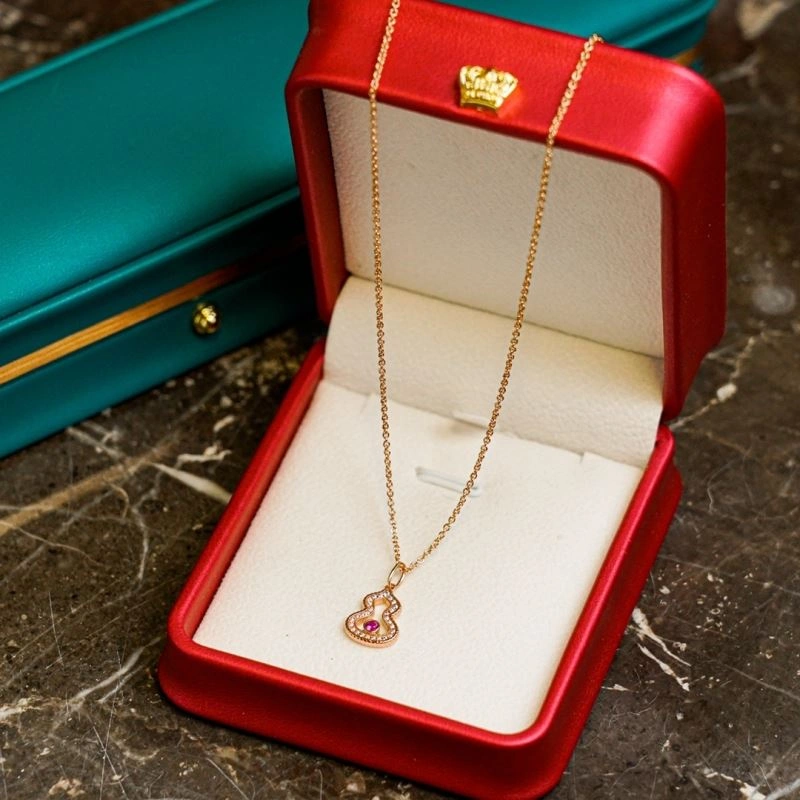 Effortless Qeelin Necklaces 213382
