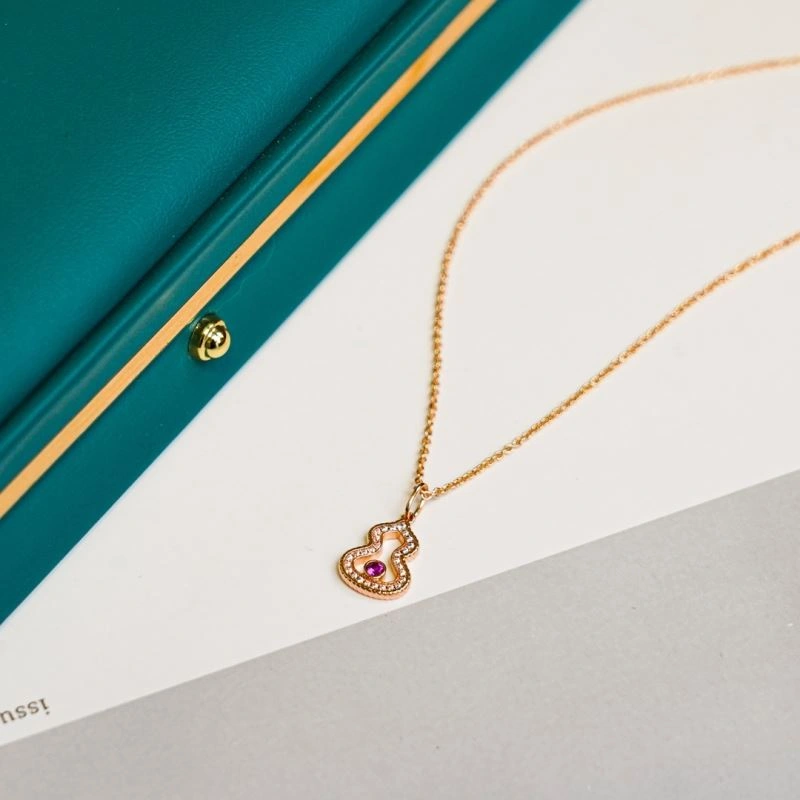 Effortless Qeelin Necklaces 213382