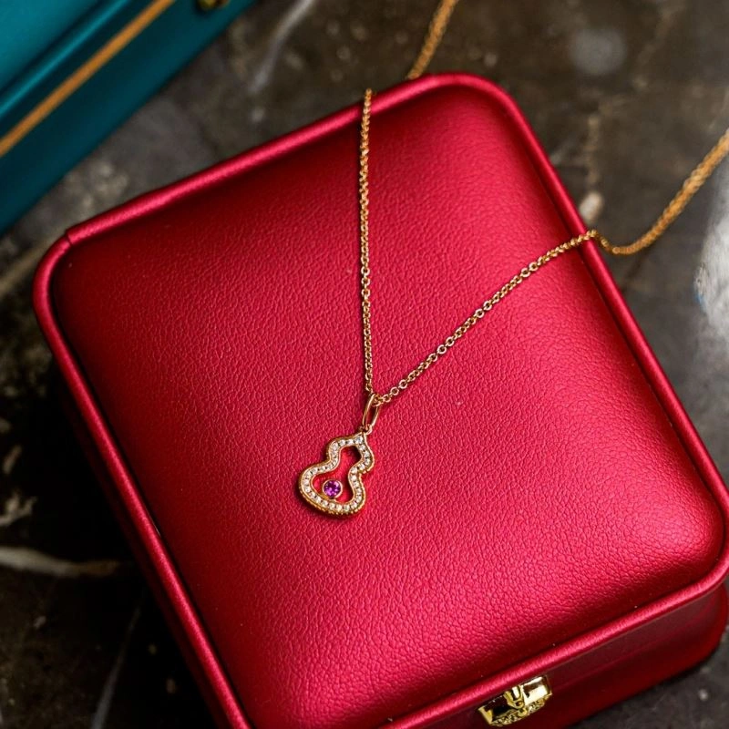 Effortless Qeelin Necklaces 213382