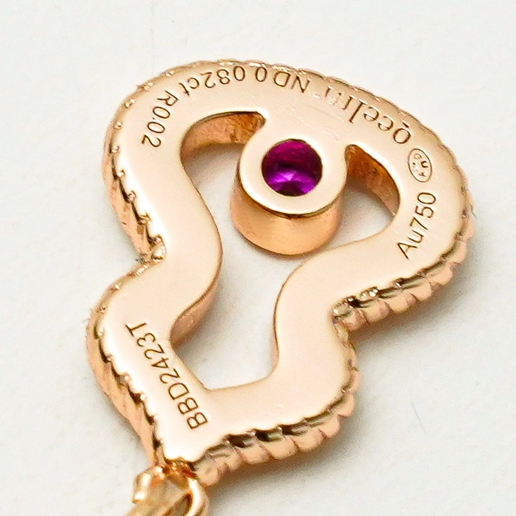 Effortless Qeelin Necklaces 213382