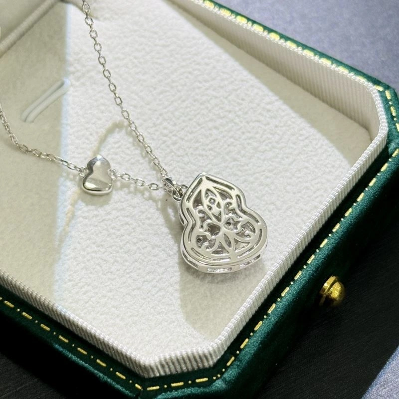 SoftTouch Qeelin Necklaces 213378
