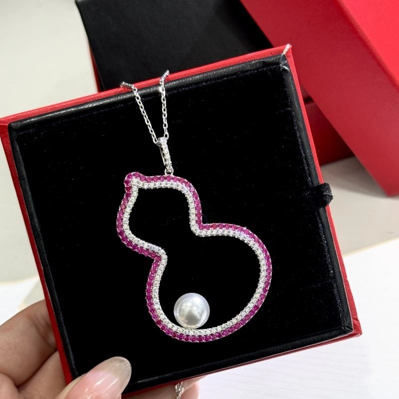 Lightweight Qeelin Necklaces 212841