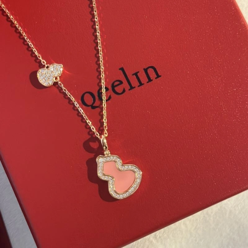 Trendsetting Qeelin Necklaces 212838