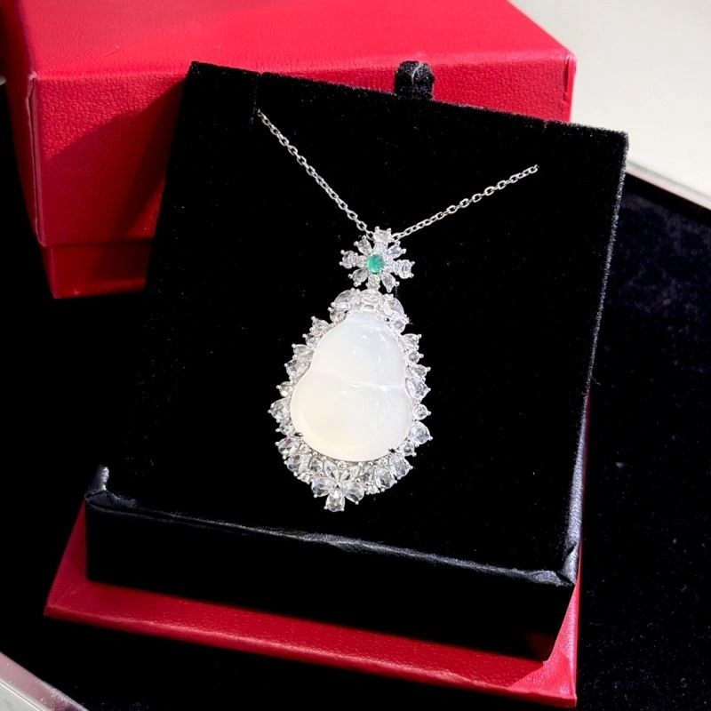 Qeelin Necklaces Stylish 212842
