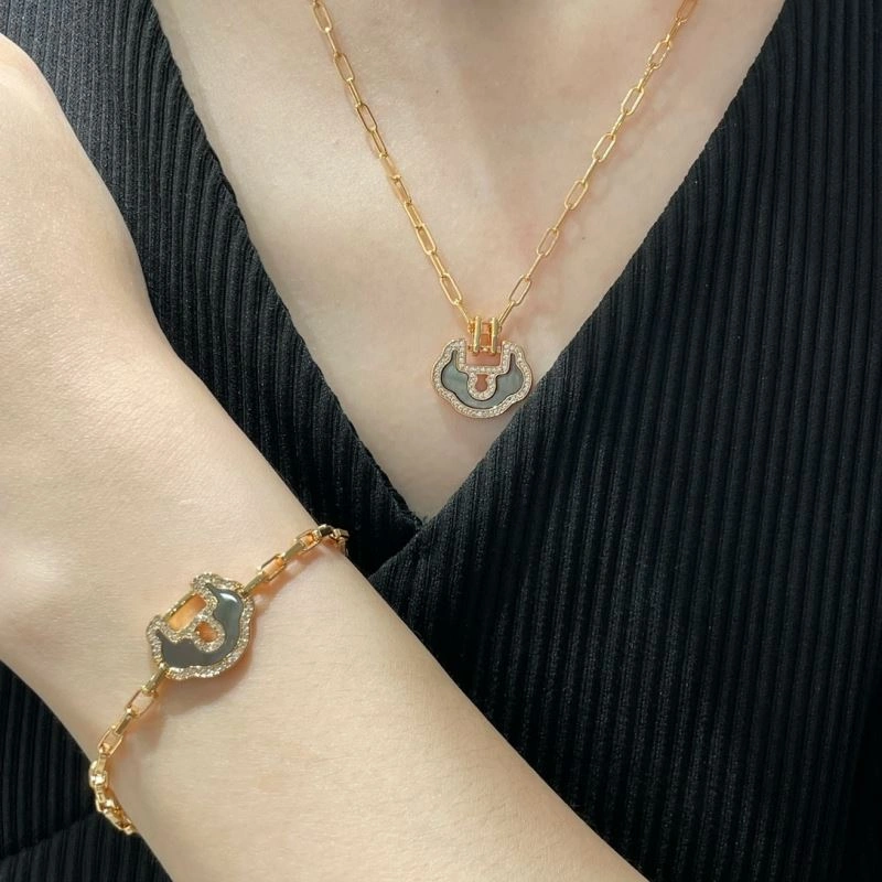 Qeelin Necklaces Tailored 211707
