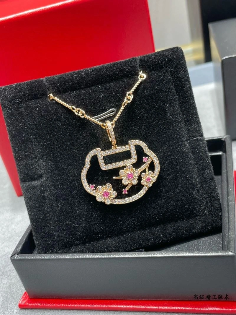 Bold Qeelin Necklaces 211705