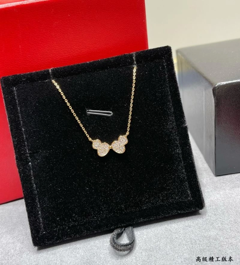 ModernLook Qeelin Necklaces 211703