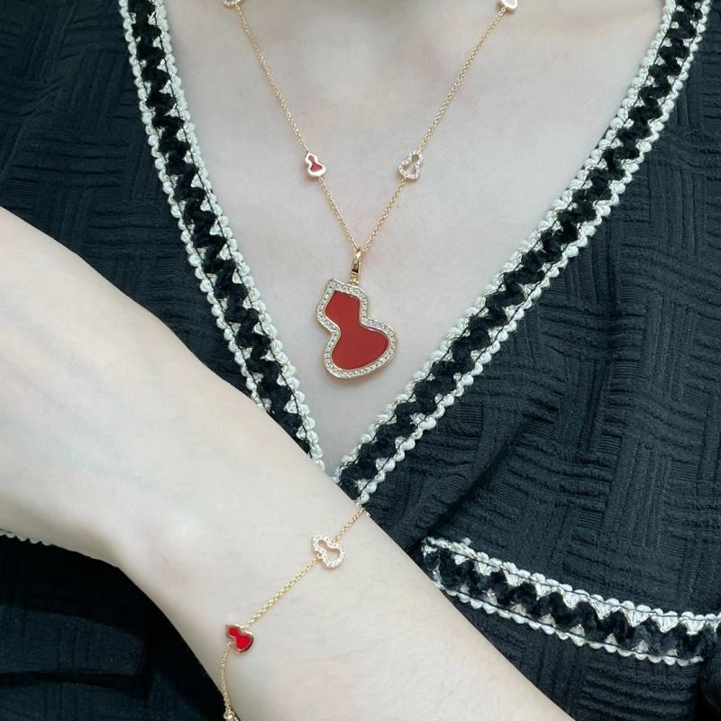 Compact Qeelin Necklaces 211701