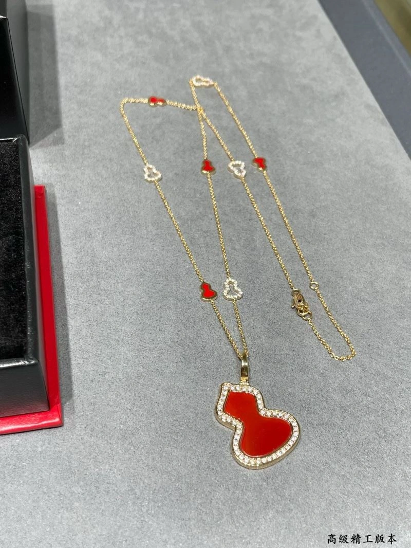 Compact Qeelin Necklaces 211701