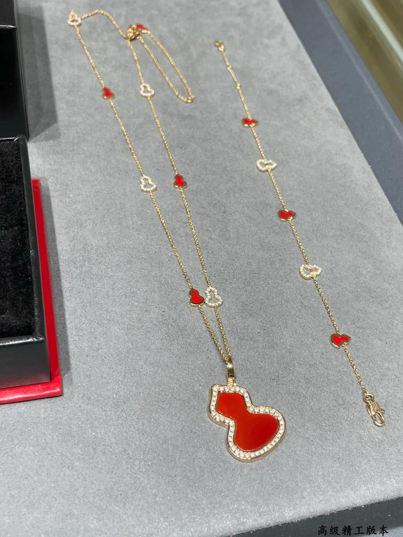 Compact Qeelin Necklaces 211701