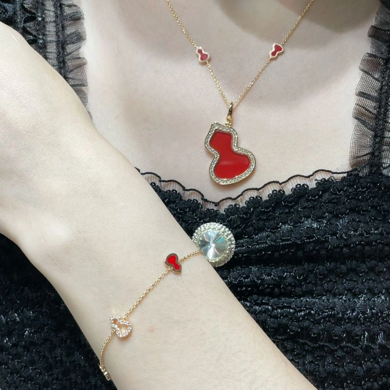 Affordable Qeelin Necklaces 211698