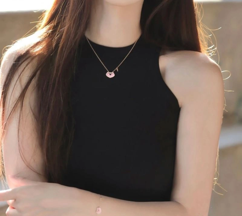 Comfortable Qeelin Necklaces 211693