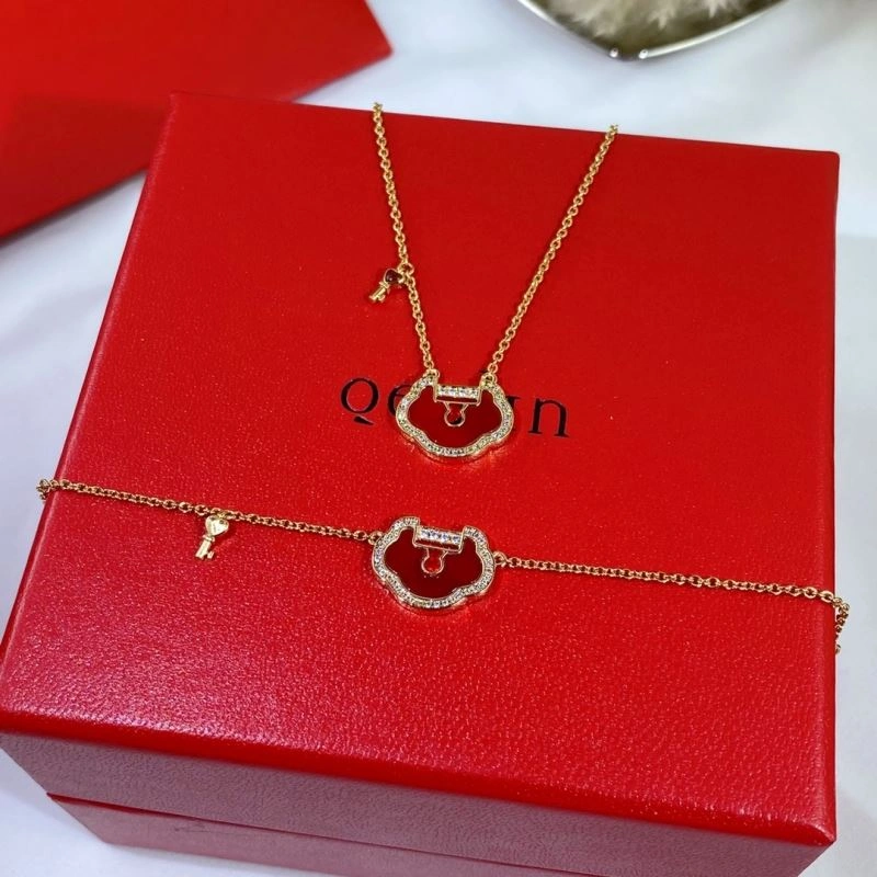 Upgraded Qeelin Necklaces 211688