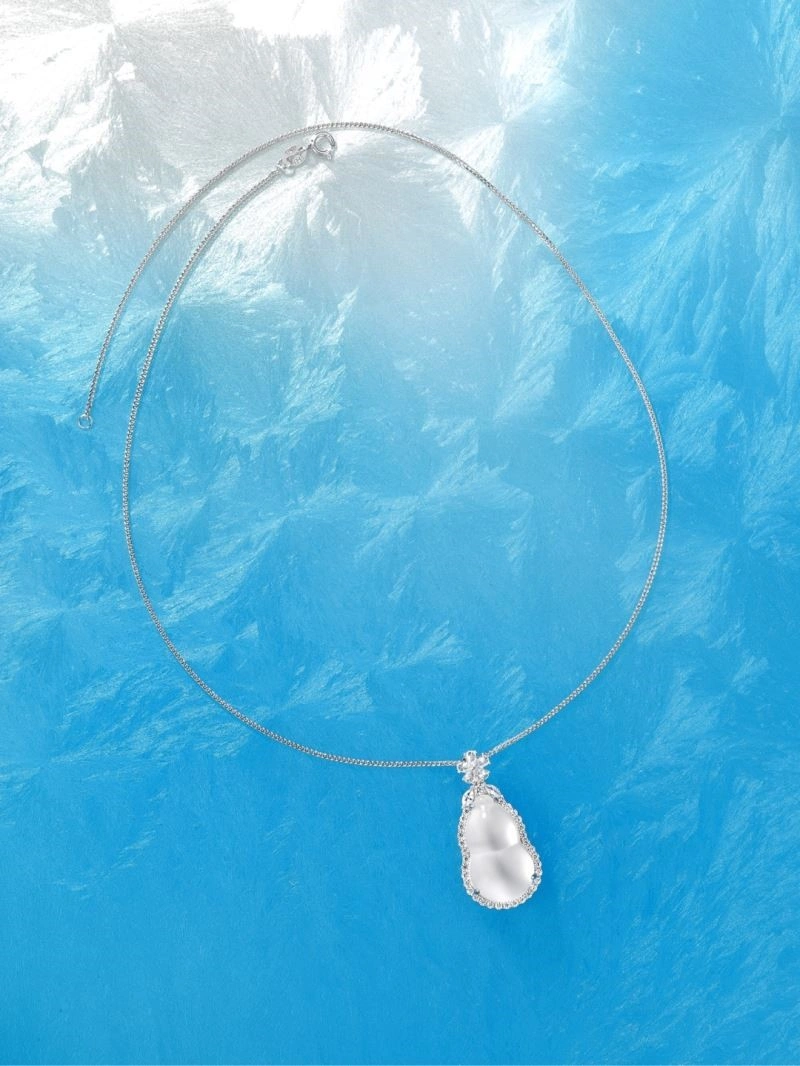 Vibrant Qeelin Necklaces 210391