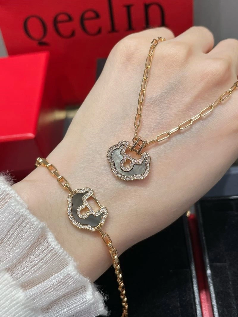 Qeelin Necklaces Neat 210387