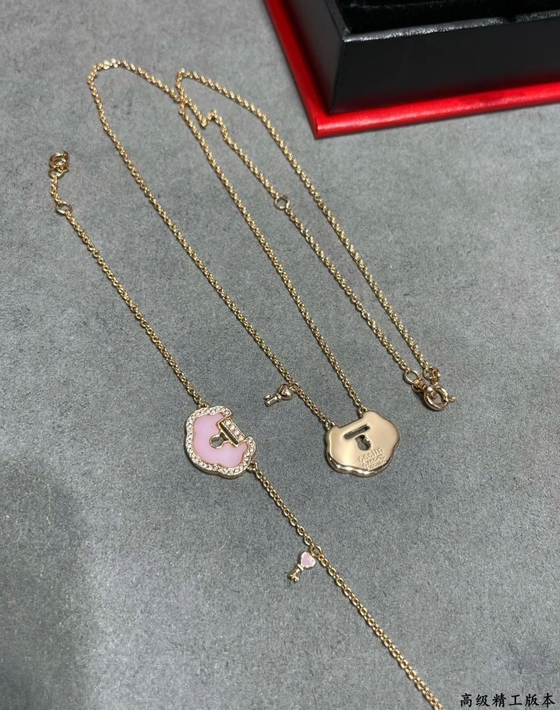 Chic Qeelin Necklaces 210381