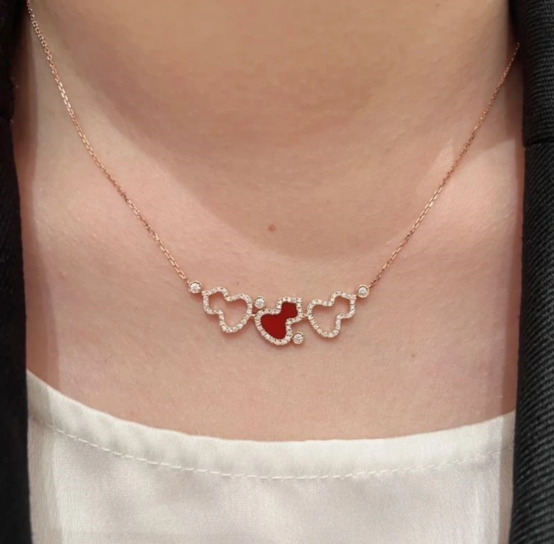 Cozy Qeelin Necklaces 210357