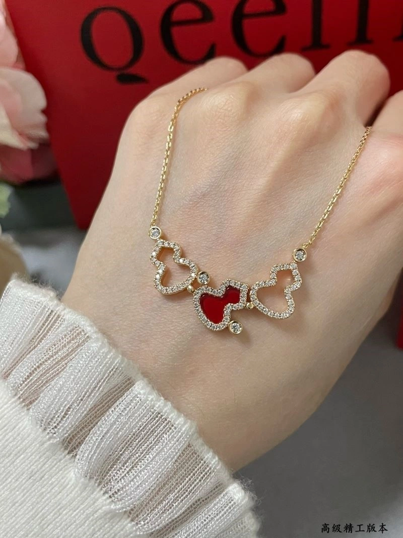 Cozy Qeelin Necklaces 210357