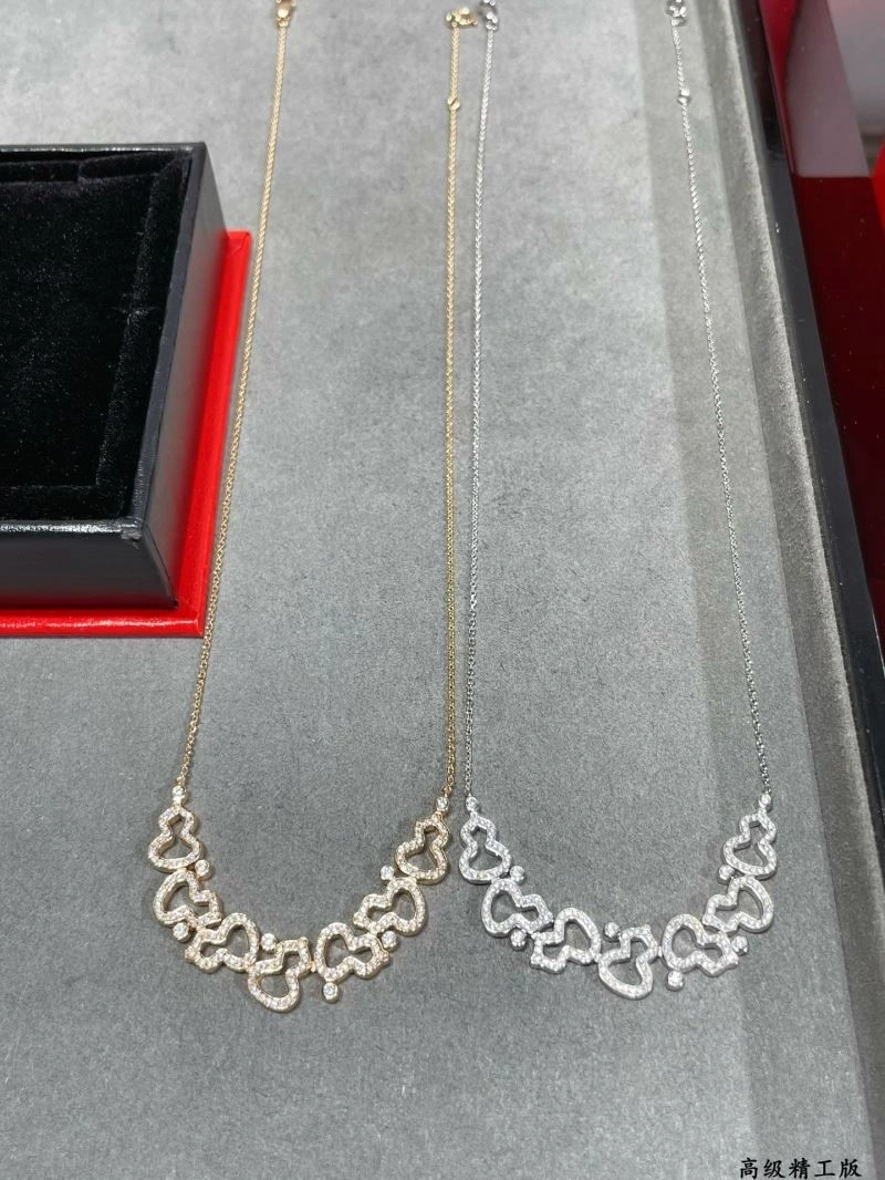Practical Qeelin Necklaces 210379