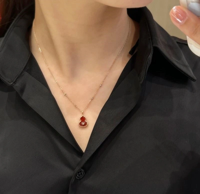 SportInspired Qeelin Necklaces 210378