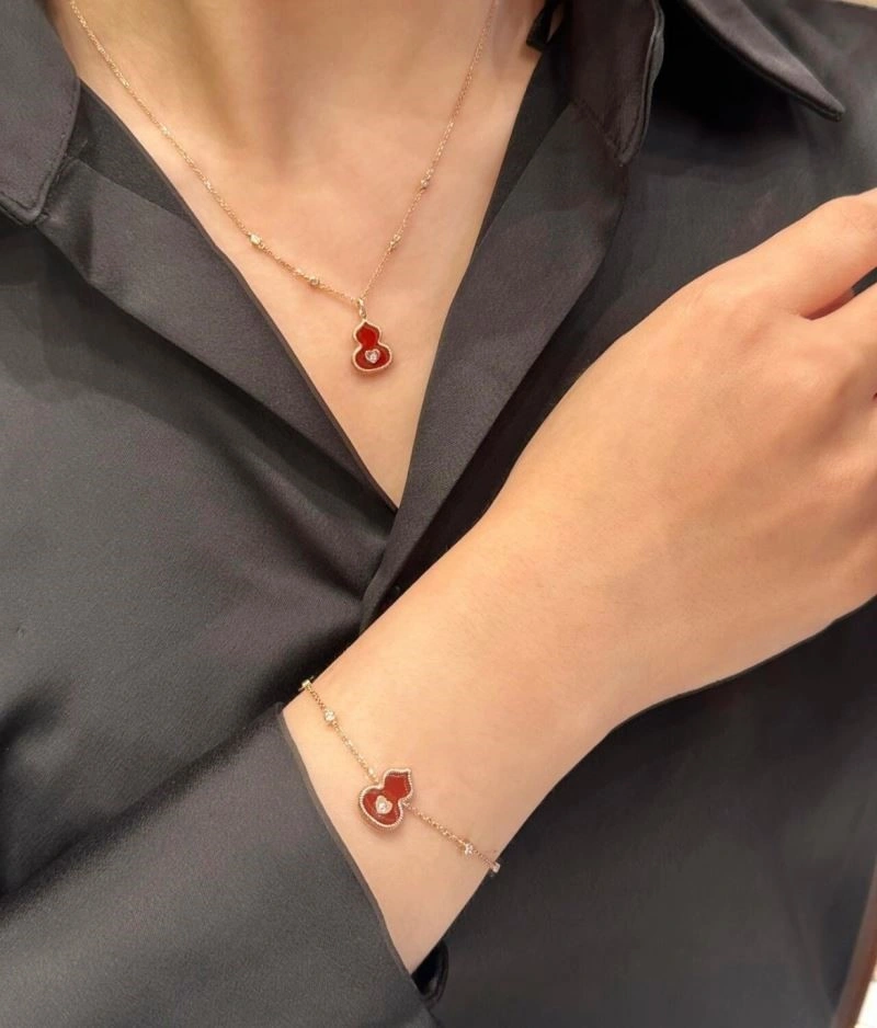 SportInspired Qeelin Necklaces 210378