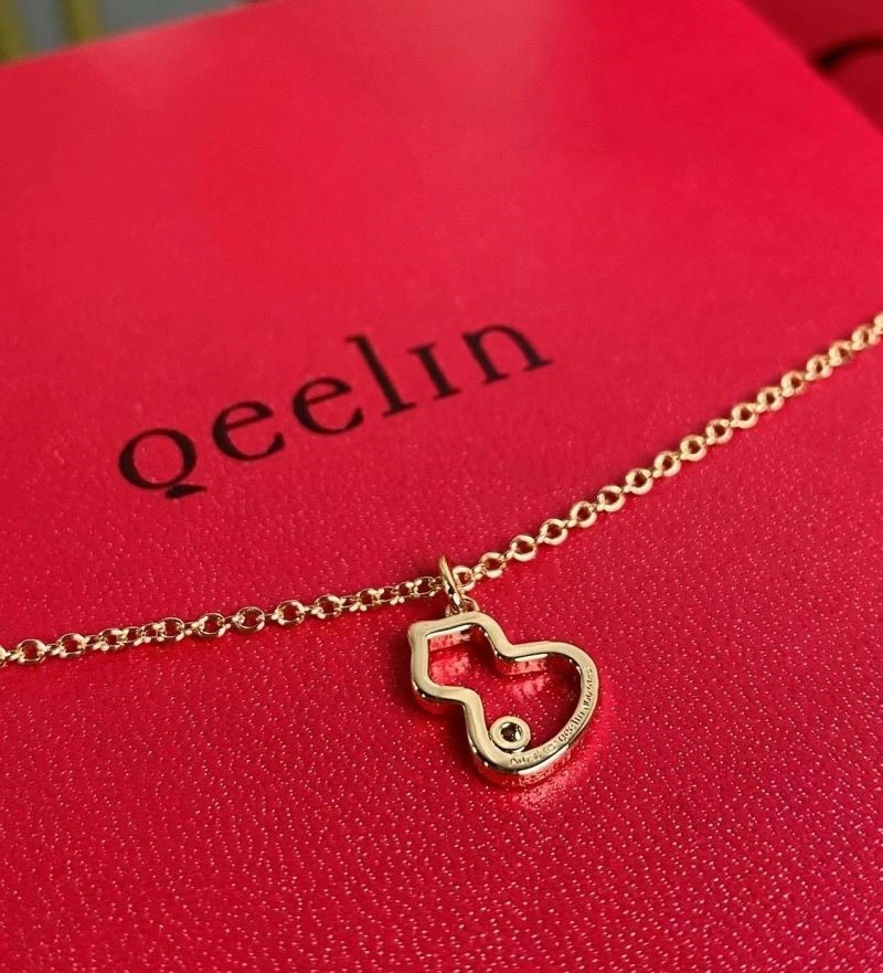 Sustainable Qeelin Necklaces 210366
