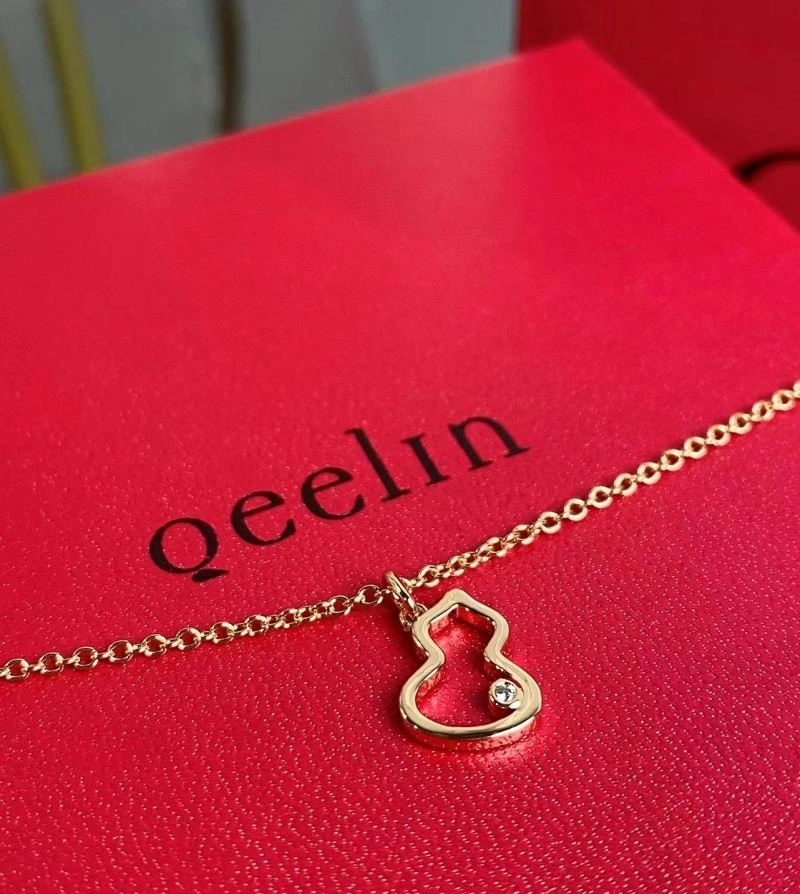 Sustainable Qeelin Necklaces 210366