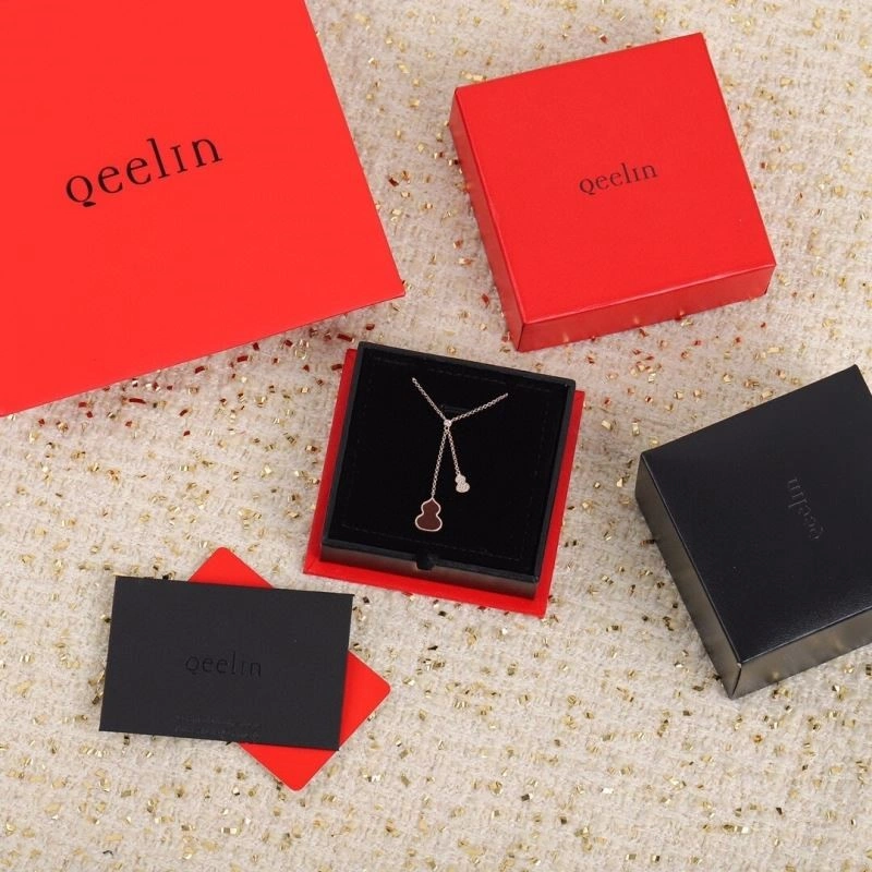 Qeelin Necklaces Cozy 210376