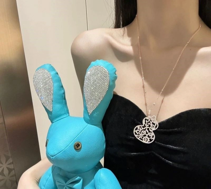 Minimalist Qeelin Necklaces 209648